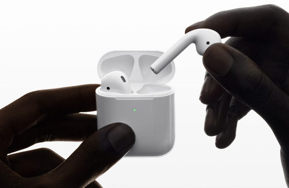 Apple lança novos AirPods, que agora atendem ao Hey Siri por comandos de voz 