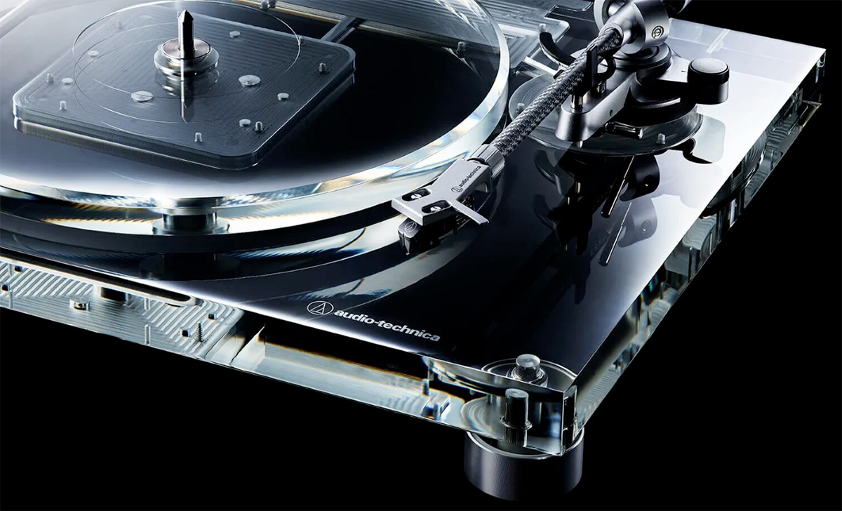 Toca-Discos Audio Technica AT LP2022 com chassis transparente e áudio cristalino