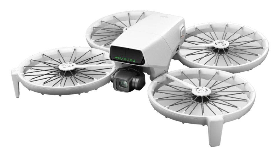 DJI Flip, um drone compacto com hélices dobráveis que grava vídeos 4K