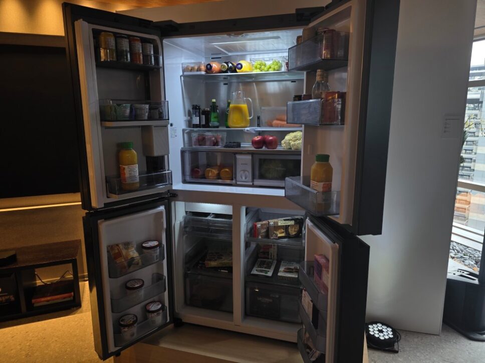 Geladeira Bespoke AI tem capacidade de 543L