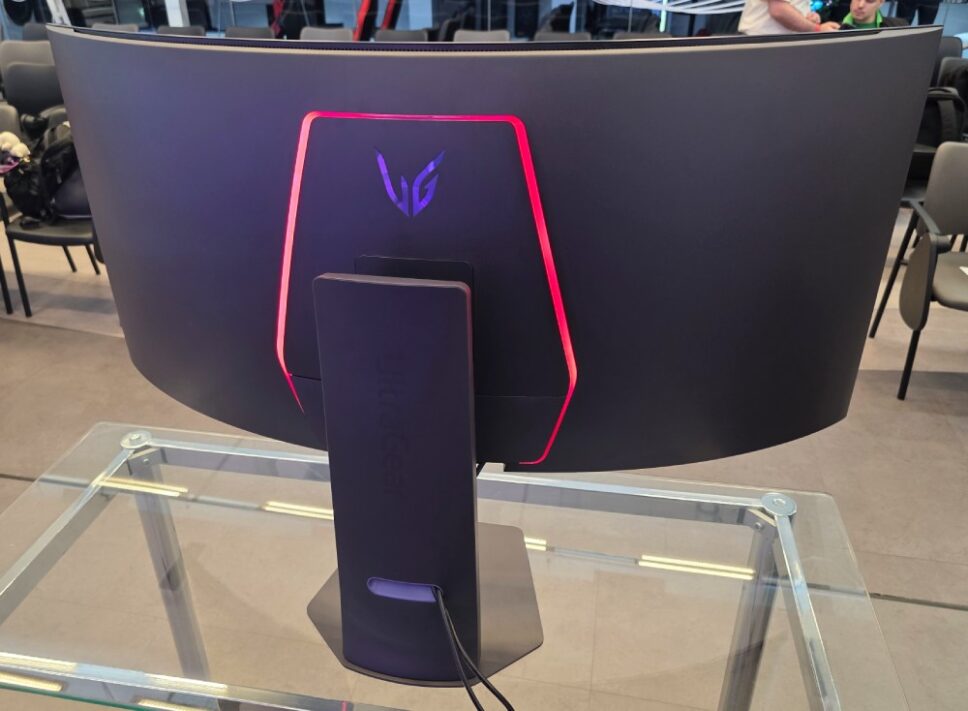 Traseira do LG UltraGear GX9 OLED 5K2K