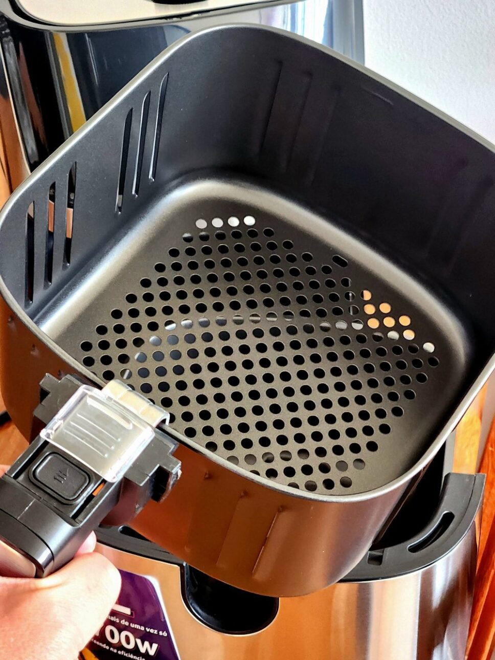 Cesto de 5 litros da air fryer analógica da Dako 