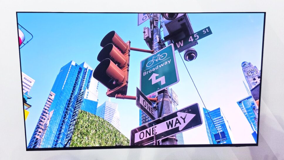 Nova geração de TVs OLED da Samsung chega ao Brasil com destaque para a OLED S95F