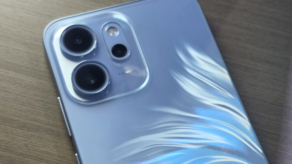 Oppo Reno 14 usa inteligência artificial para te ajudar a tirar melhores fotos