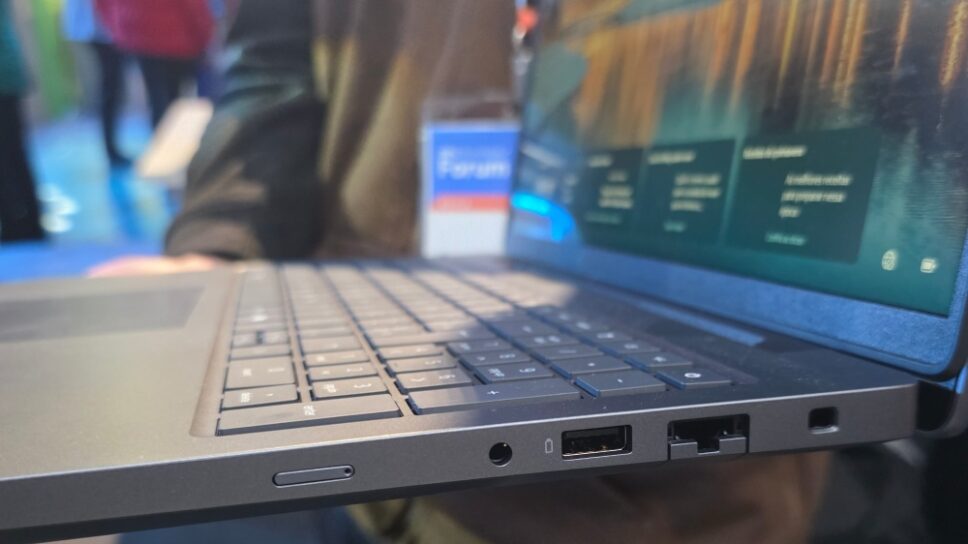 Lateral do Dell Pro Max 16 