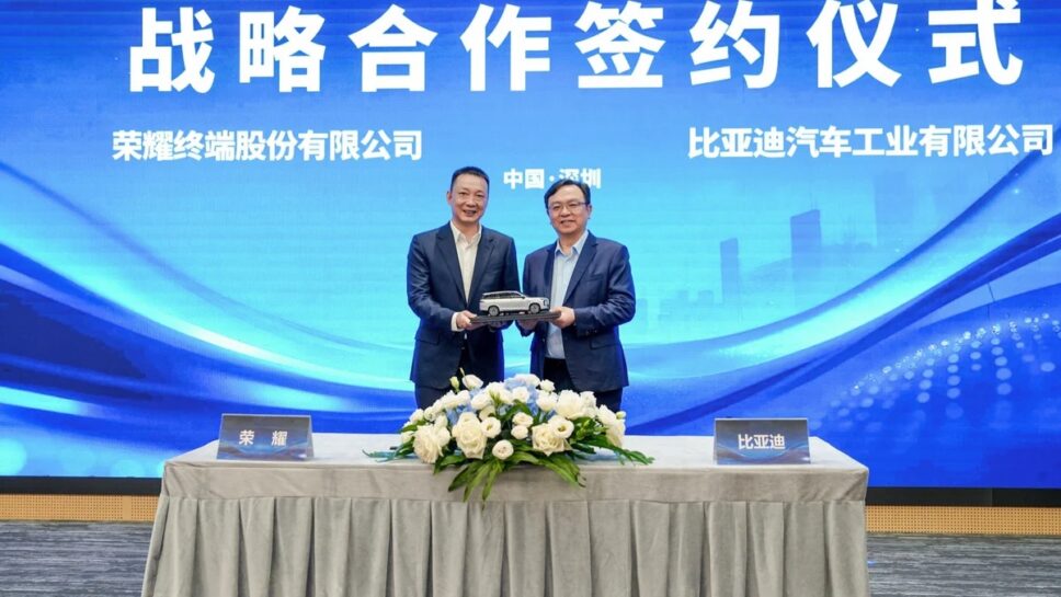 Honor e BYD fazem aliança estratégica para levar IA para carros elétricos