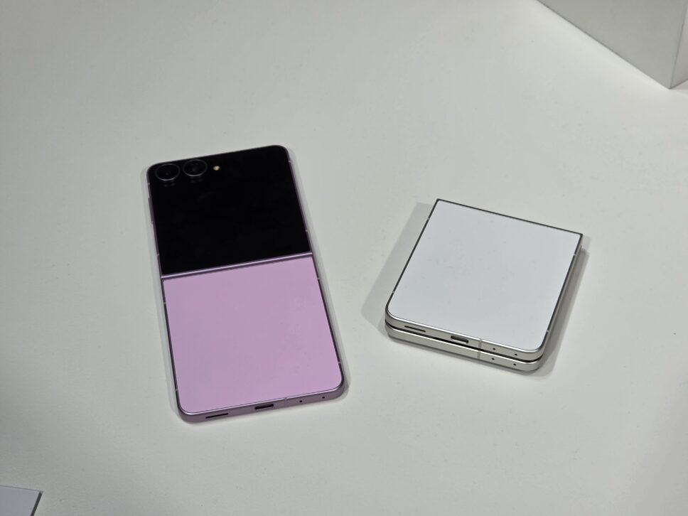 Galaxy Flip 8