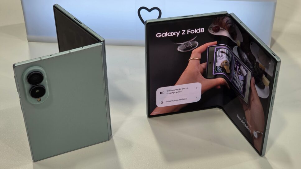 Galaxy Z Fold 8 conta com formato passaporte