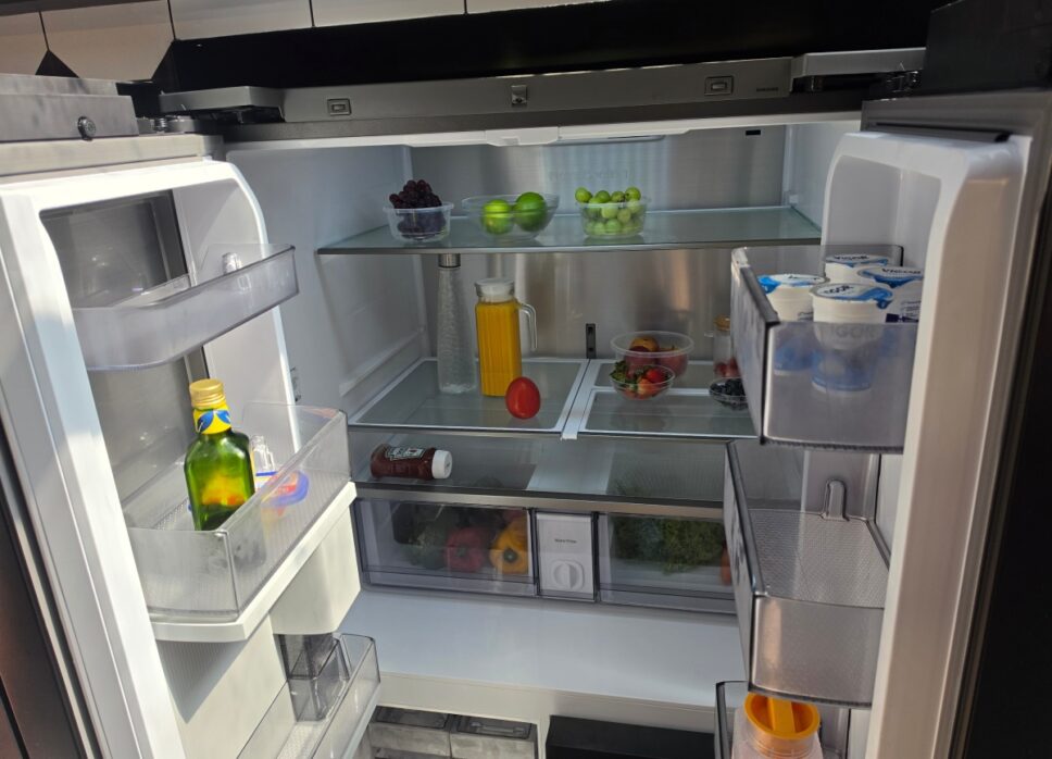 Interior da Samsung Bespoke AI RF29D Family Hub