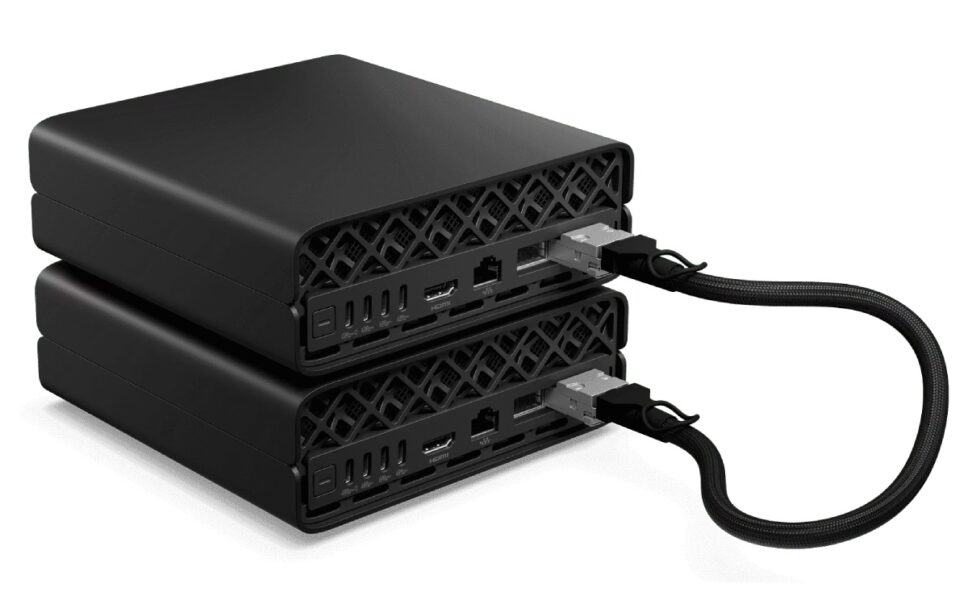 Dois ZGX Nano conectados por cabo QSFP rodam modelos de até 405 bilhões de parâmetros