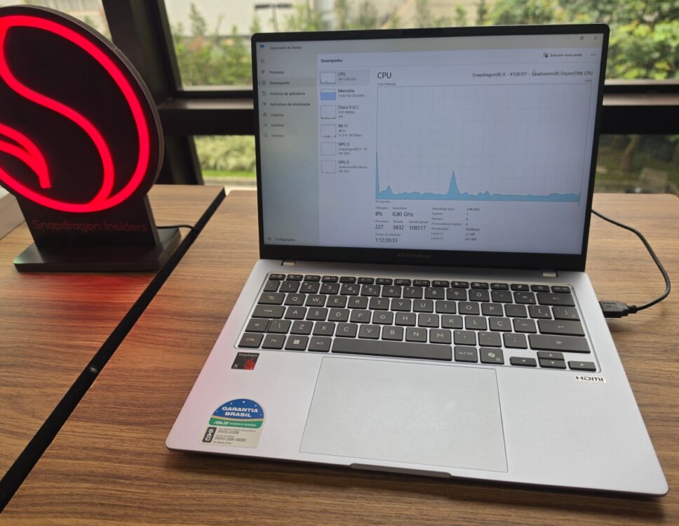 Vivobook S14 conta com o Snapdragon X e sua NPU de 45 TOPS