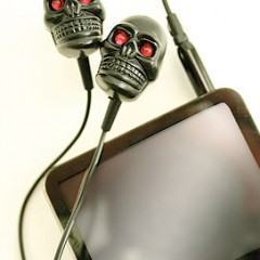 Fone de Ouvido Caveira com LEDs nos Olhos
