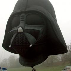 É um Pássaro? É um Avião? Não, É o Darth Vader!