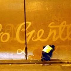 Artista Desenha Graffiti ‘Clean’ em Paredes Sujas