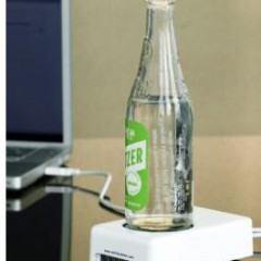O USB Beverage Chiller gela sua bebida