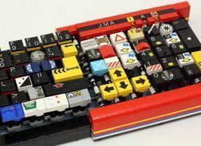 Um teclado feito com peças de LEGO!