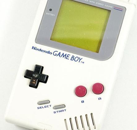 Parece um Game Boy, mas é um HD externo!