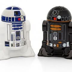 R2-D2 e R2-Q5: Estes não são o saleiro e o pimenteiro que você estava procurando