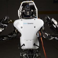 Robô Atlas da DARPA tem 75% das peças remodeladas e funciona com bateria recarregável