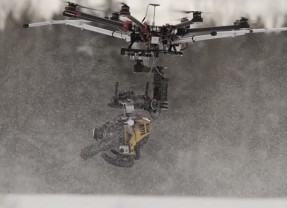 Um drone com uma motosserra: o que poderia dar errado?