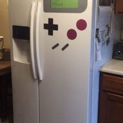 Imã transforma geladeira em um Game Boy!