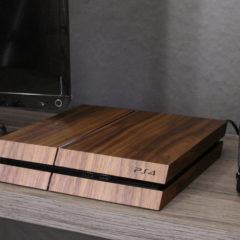 Que tal uma capa de madeira para o seu Playstation 4?