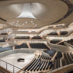 Uma sala de concertos com acústica projetada por algoritmos