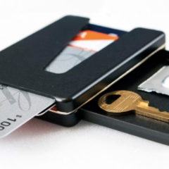 Vessel, uma carteira de alumínio para cartões e dinheiro, com compartimento para chaves