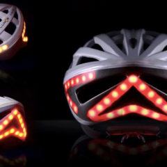 Capacete para ciclistas com seta e luzes de freio é finalmente entregue no Kickstarter