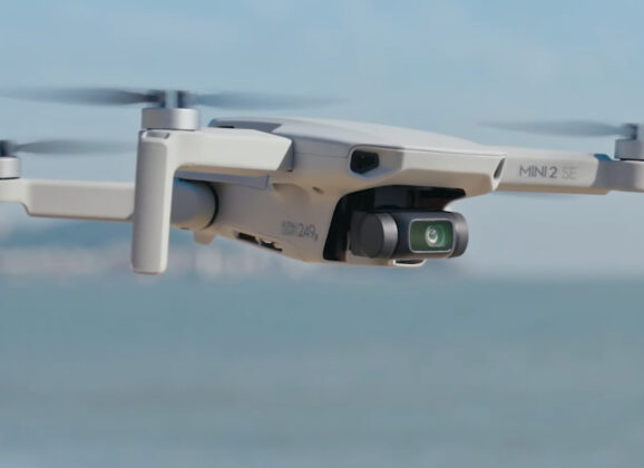 DJI Mini 2 SE, um drone pequeno e leve com alcance de 10 km e autonomia de 31 minutos