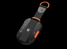Motorola Defy Satellite Link: acessório libera mensagens via satélite em qualquer smartphone