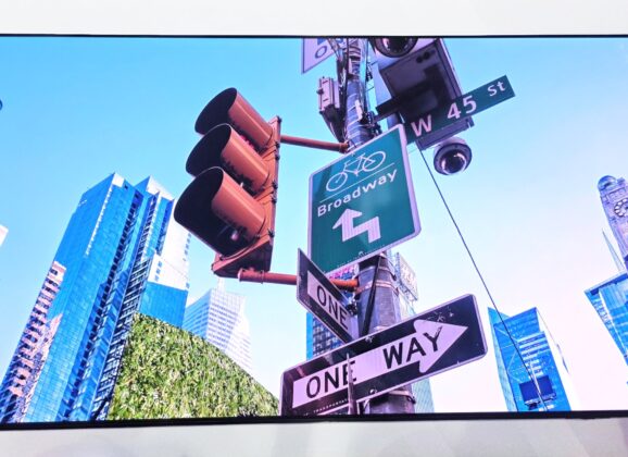 Nova geração de TVs OLED da Samsung chega ao Brasil com destaque para a OLED S95F