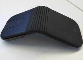 Logitech Mobi Fold, um mouse compacto e dobrável, feito para ser levado no bolso