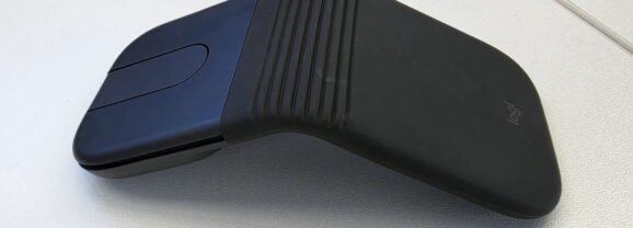 Logitech Mobi Fold, um mouse compacto e dobrável, feito para ser levado no bolso